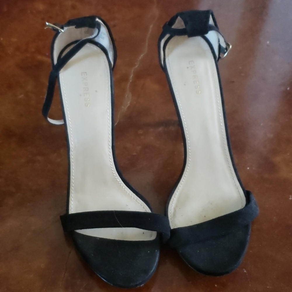Size 8 black heel